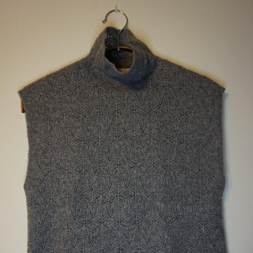 Abercrombie & Fitch Sleeveless Mock Neck Merino Wool Blend - Small